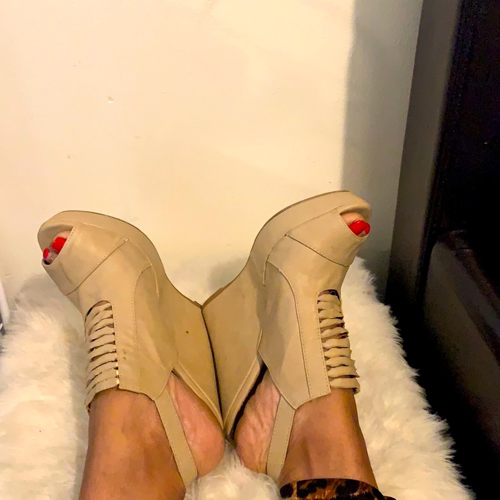 Tan wedges 71/2